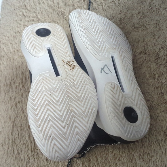 Under Armour UA Highlight Volleyball Sneaker Shoes Black 3021376 001 Women's - Picture 4 of 4